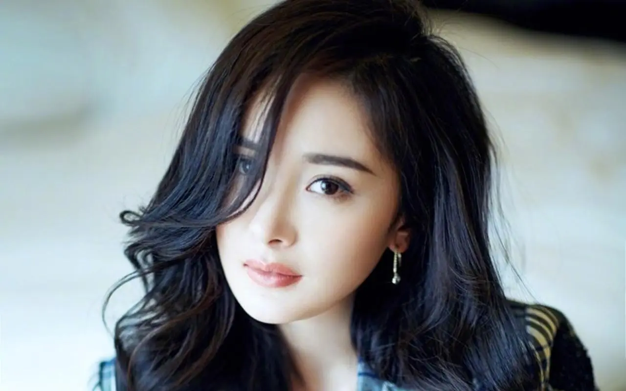 总裁每天求抱抱,MP4高清版,官方中字,在线免费看片