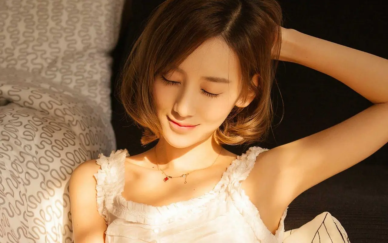 美女玉腿,MP4高清版,官方中字,在线看片