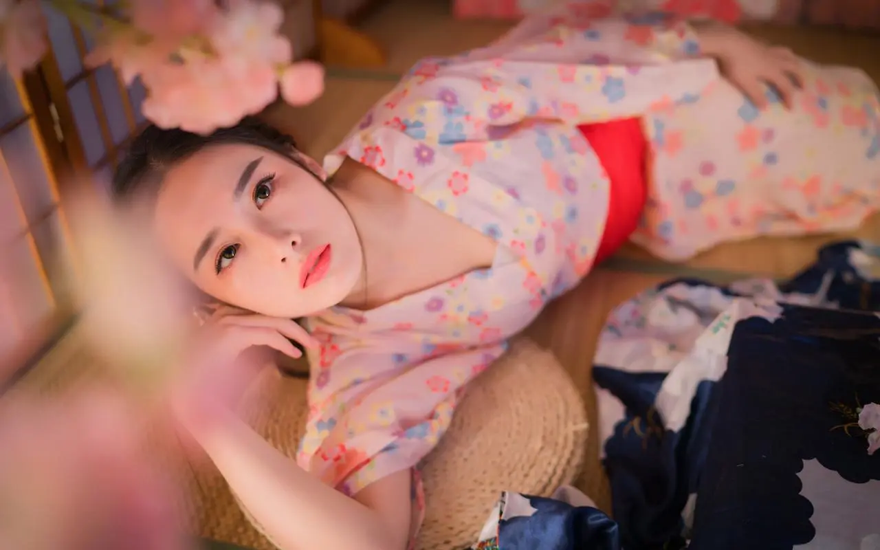 美女脱内衣内裤摸屁屁,HD网络正式版,网络汉化中文,免VIP全集在线看