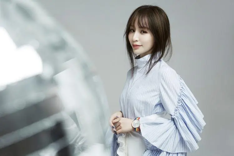 大胸脯美女,国语,高清免VIP无广告点播,外挂中字